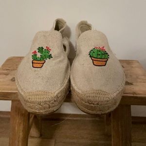 Soludos Canvas Slipper with cute embroidered cactus Sz 10